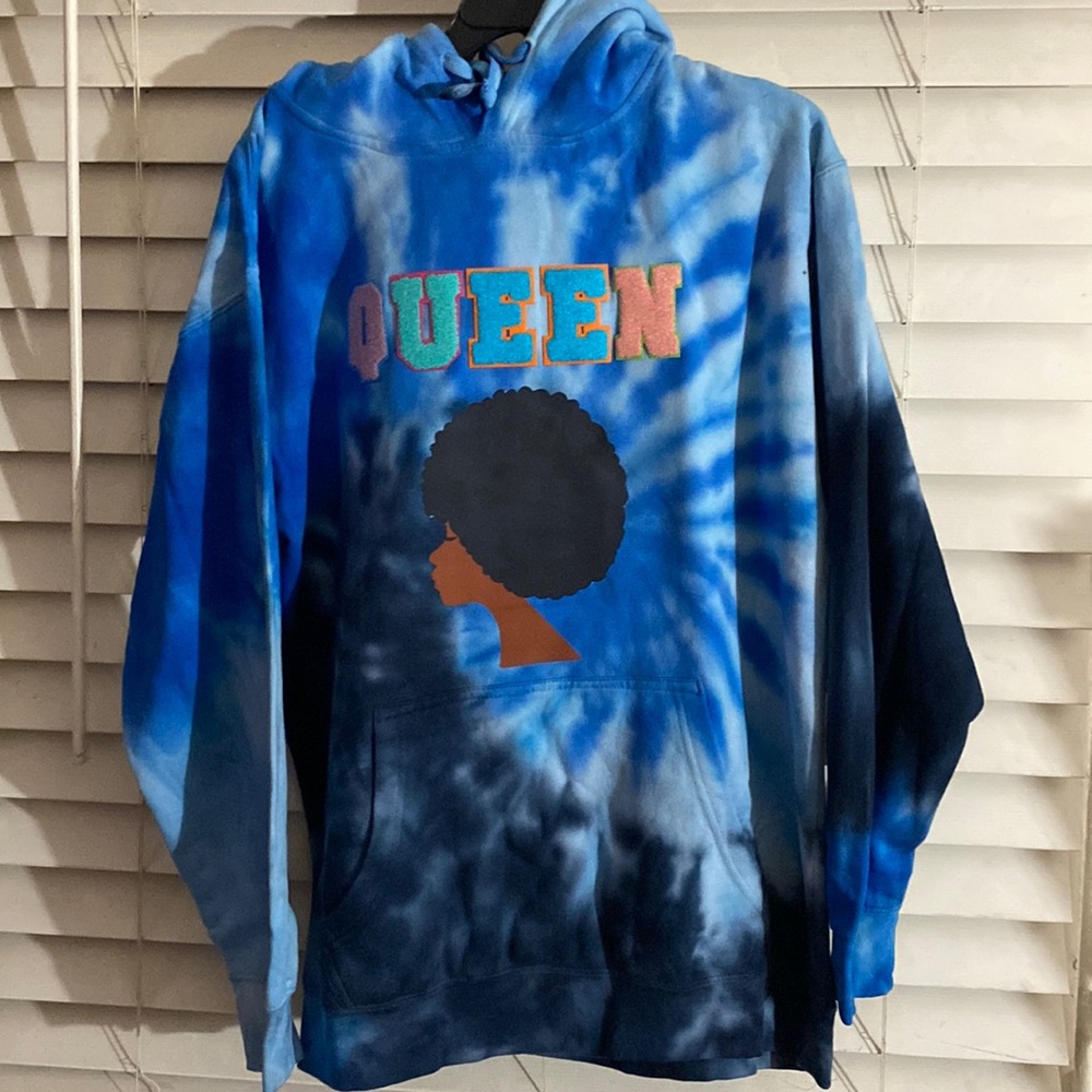 Queen Pullover Sweater (Nwot) - image 1